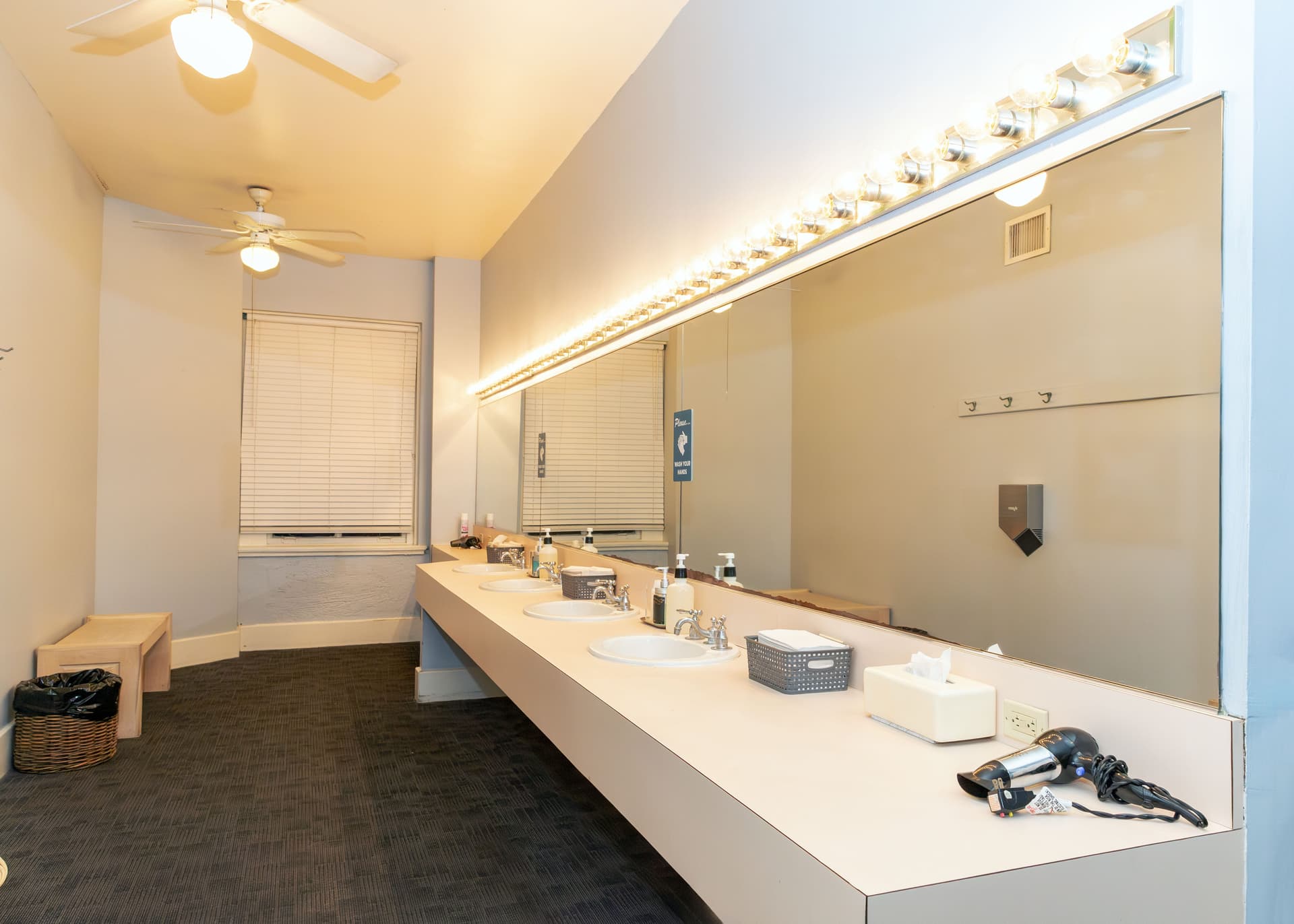 /amenities/Locker Room/new orleans athletic club-lockerroom3.jpg