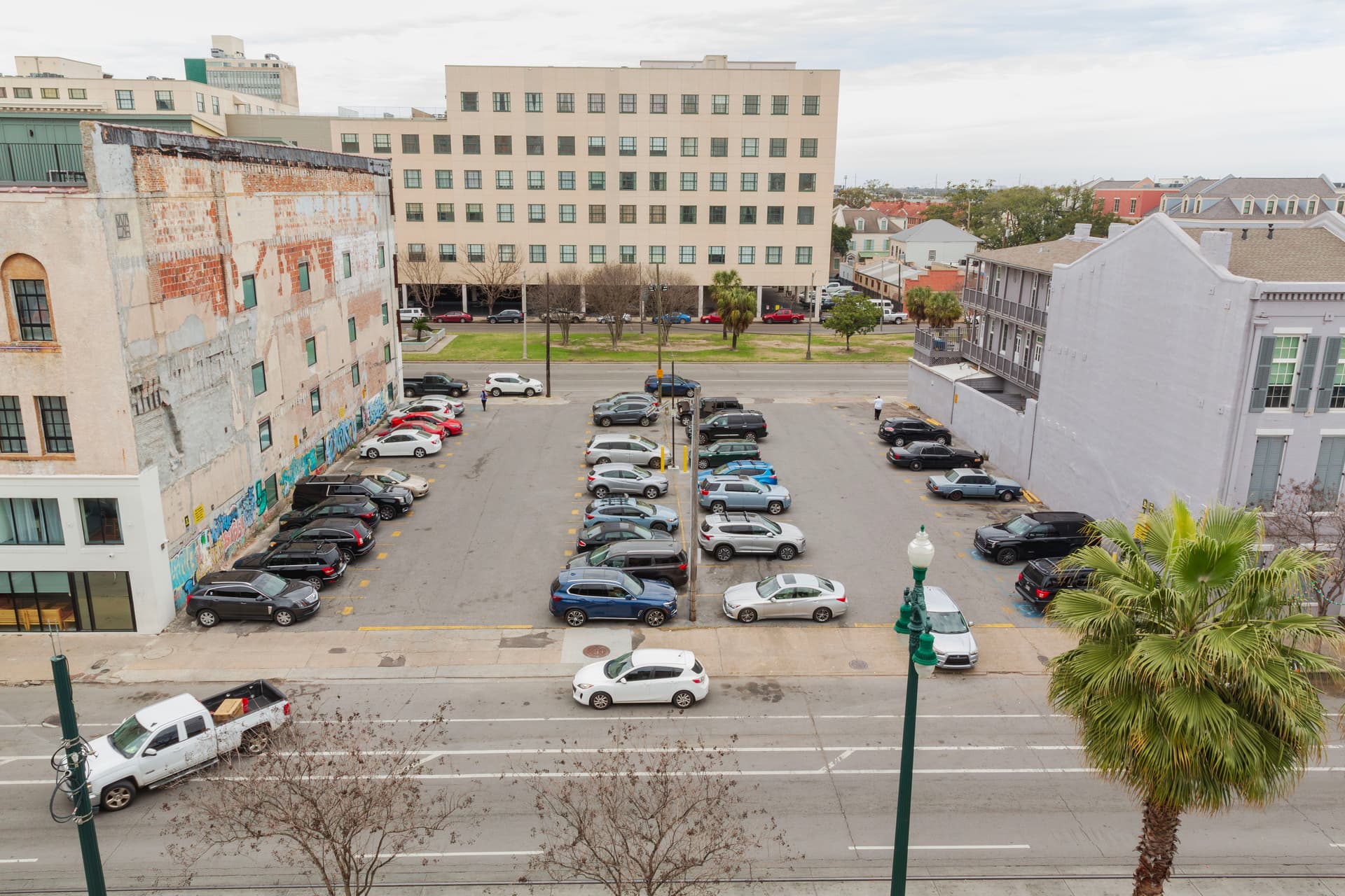 /amenities/Parking/new orleans athletic club-across-the-street-lot.jpg